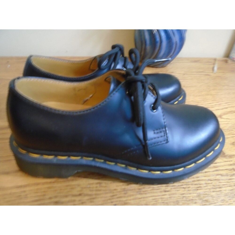 Dr. Martens Air Wair Smooth Black 11837 Leather Oxfords Womens Sz 5